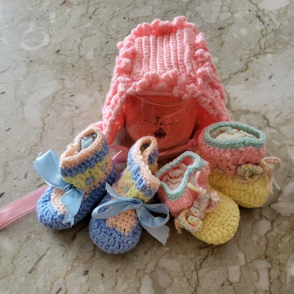 Handmade Vintage 2 pairs Baby Booties & Baby Bonnet NWOT So Cute Great Gift!